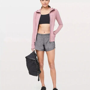 Lululemon Tracker Low-Rise Lined Short 4" 6